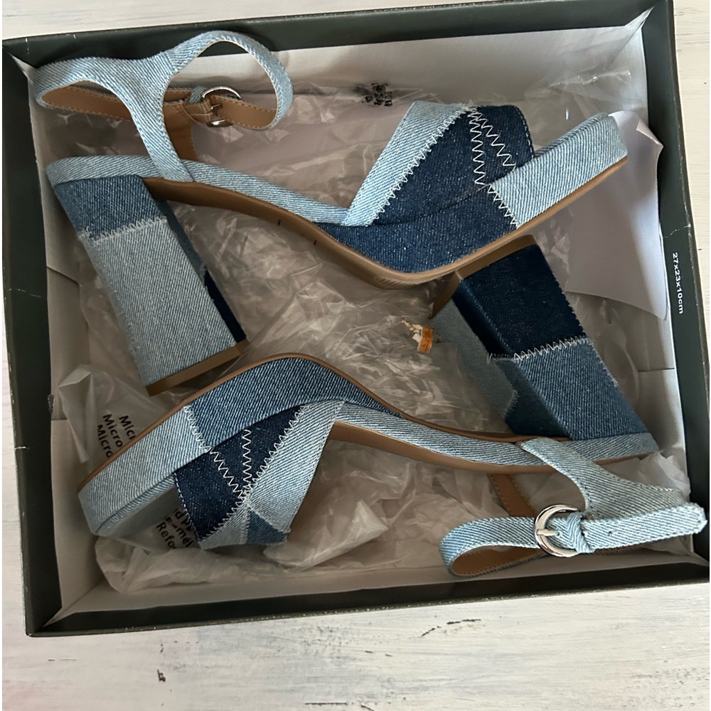 Women’s Heels - Picture 2 of 10